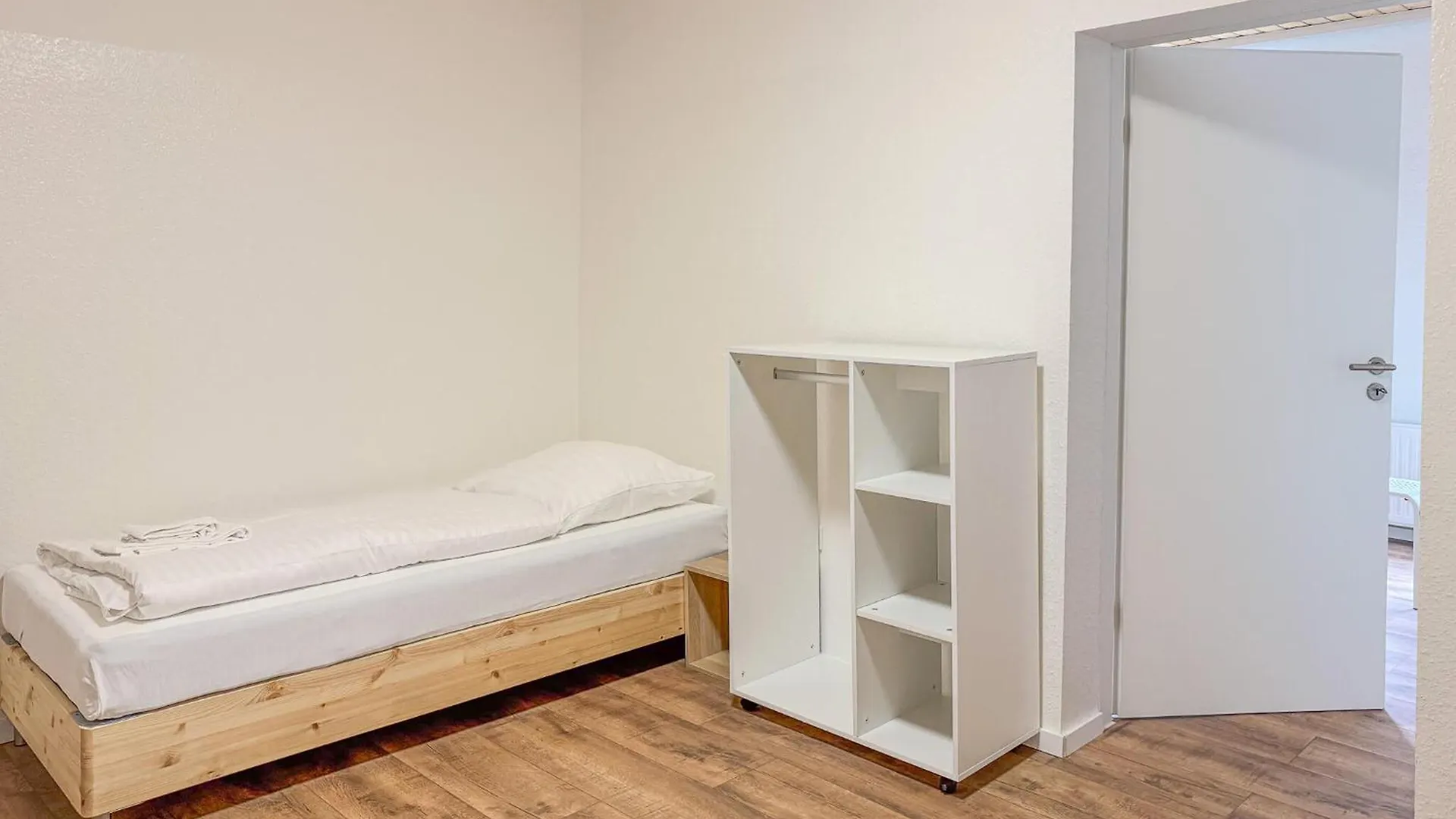 6 Room Detached House - Koeln Messe Fair 10Min 0*, Cologne Germany